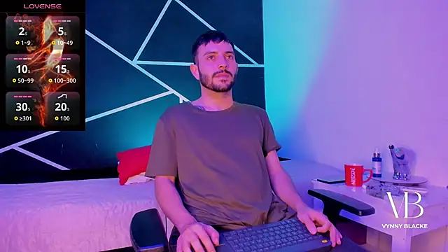 Snapshot of VynnyBlacke_ chatting on December 15, 2025, 8:58 pm VynnyBlacke online show from December 15, 2025, 8:58 pm