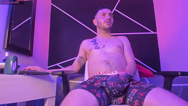 Snapshot of VynnyBlacke_ chatting on November 30, 2025, 12:28 pm VynnyBlacke online show from November 30, 2025, 12:28 pm