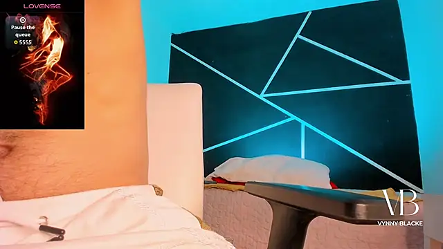 VynnyBlacke  online show from December 17, 2025, 9:20 pm