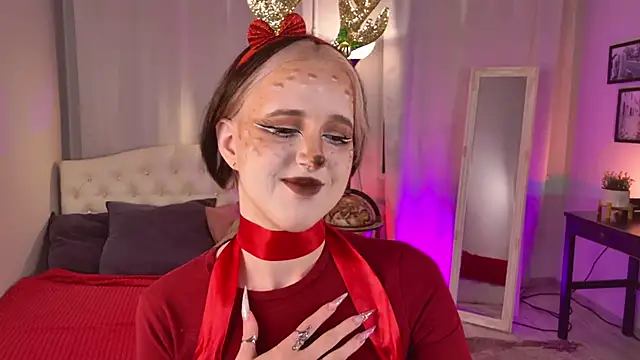 luna son online show from December 15, 2025, 9:20 pm