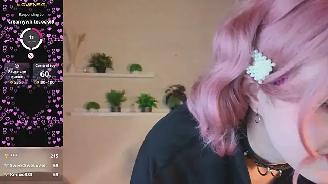 luna son online show from October 14, 2025, 2:01 am