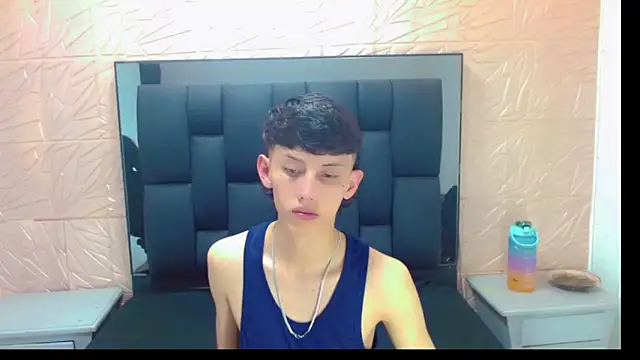 thaigo twink38 online show from November 7, 2025, 4:28 am