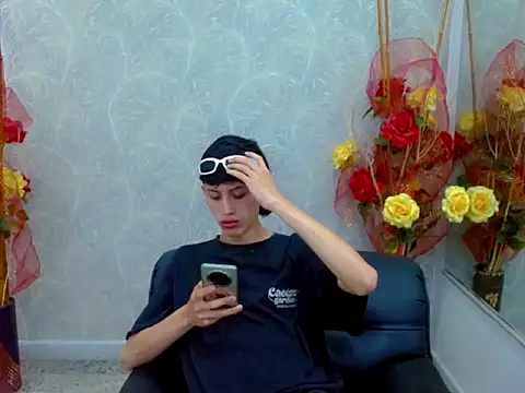 thaigo twink38 online show from October 8, 2025, 3:19 am