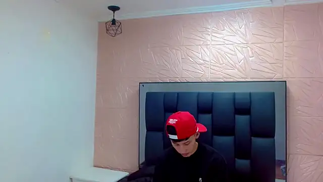 thaigo twink38 online show from February 10, 2026, 5:50 am