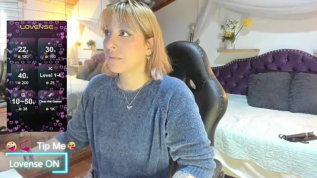 sophialyh 1 online show from February 20, 2026, 1:02 pm