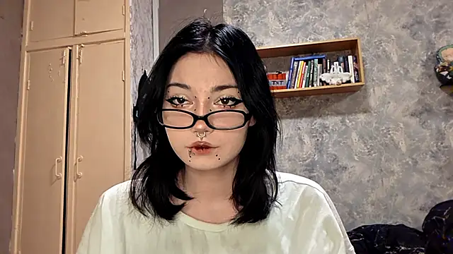 Snapshot of Beeping_Creature chatting on November 9, 2025, 4:22 pm Beeping Creature online show from November 9, 2025, 4:22 pm