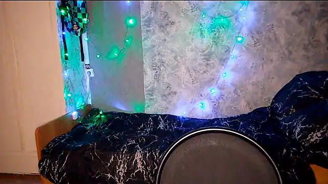 Snapshot of Beeping_Creature chatting on October 19, 2025, 5:37 pm Beeping Creature online show from October 19, 2025, 5:37 pm