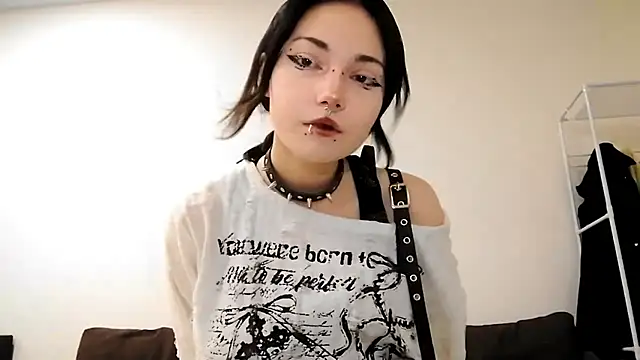 Snapshot of Beeping_Creature chatting on October 6, 2025, 3:46 pm Beeping Creature online show from October 6, 2025, 3:46 pm