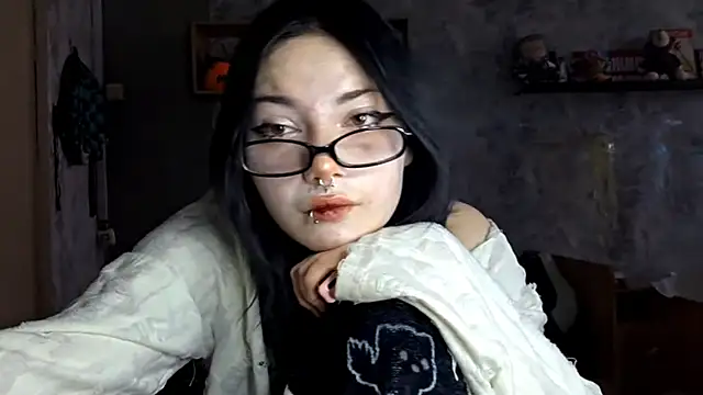 Snapshot of Beeping_Creature chatting on December 3, 2025, 7:30 am Beeping Creature online show from December 3, 2025, 7:30 am