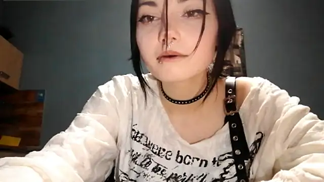 Snapshot of Beeping_Creature chatting on October 3, 2025, 4:19 pm Beeping Creature online show from October 3, 2025, 4:19 pm