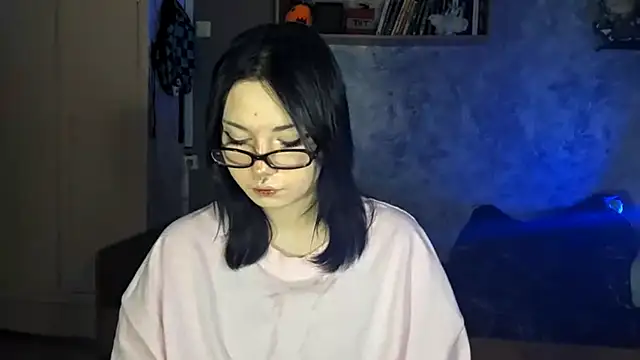 Snapshot of Beeping_Creature chatting on November 29, 2025, 2:39 pm Beeping Creature online show from November 29, 2025, 2:39 pm