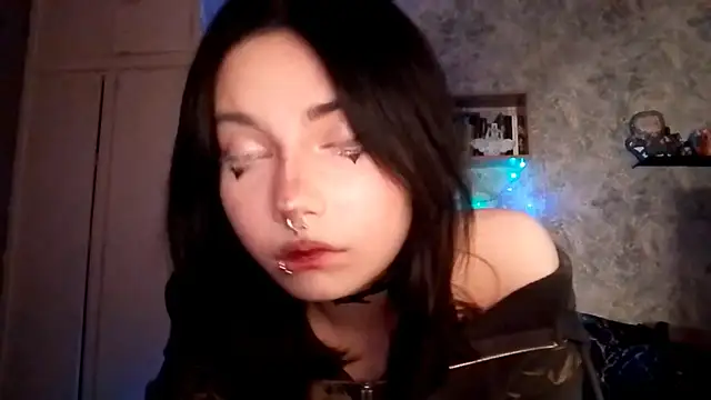 Snapshot of Beeping_Creature chatting on October 17, 2025, 5:37 pm Beeping Creature online show from October 17, 2025, 5:37 pm