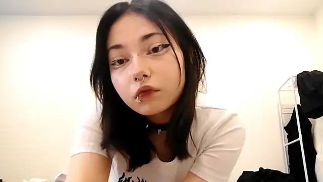 Snapshot of Beeping_Creature chatting on October 12, 2025, 9:21 am Beeping Creature online show from October 12, 2025, 9:21 am