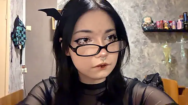 Snapshot of Beeping_Creature chatting on November 17, 2025, 4:00 pm Beeping Creature online show from November 17, 2025, 4:00 pm