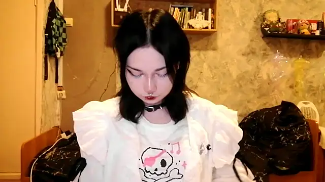 Snapshot of Beeping_Creature chatting on October 22, 2025, 5:45 pm Beeping Creature online show from October 22, 2025, 5:45 pm