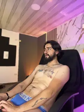 maximusdominus26 online show from April 24, 2026, 11:18 pm