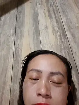 Tuyet xx online show from October 6, 2025, 8:15 am