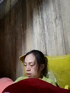 Tuyet xx online show from November 17, 2025, 4:33 pm