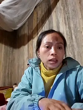 Tuyet xx online show from November 25, 2025, 1:33 pm