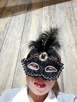 Tuyet xx online show from October 3, 2025, 1:56 pm