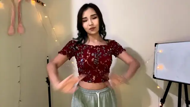 CarollFalick online show from December 5, 2025, 12:15 pm