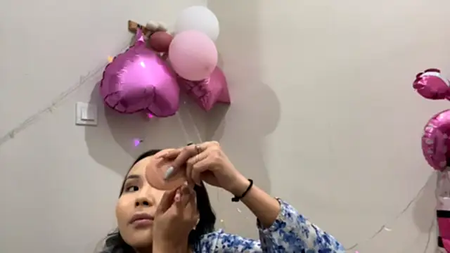 CarollFalick online show from October 18, 2025, 2:41 pm