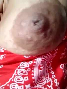 Hotmommax online show from February 23, 2026, 7:47 pm