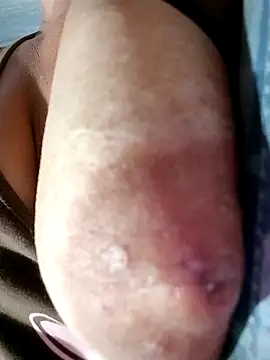 Hotmommax online show from November 22, 2025, 5:56 pm