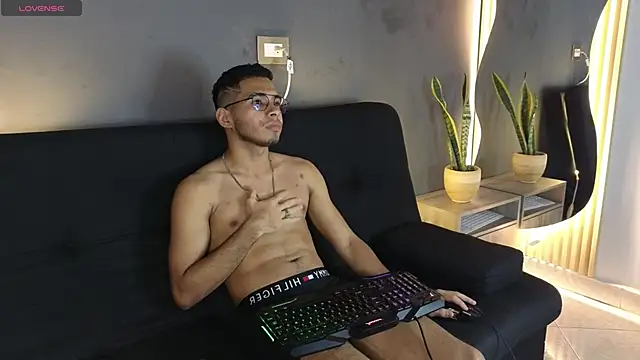 Snapshot of Jaybrown__1 chatting on November 21, 2025, 11:31 am Jaybrown 1 online show from November 21, 2025, 11:31 am