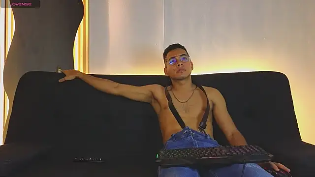 Snapshot of Jaybrown__1 chatting on November 11, 2025, 3:23 am Jaybrown 1 online show from November 11, 2025, 3:23 am