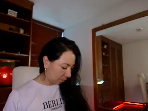 Snapshot of Talia__velvet chatting on December 22, 2025, 11:32 am Talia velvet online show from December 22, 2025, 11:32 am