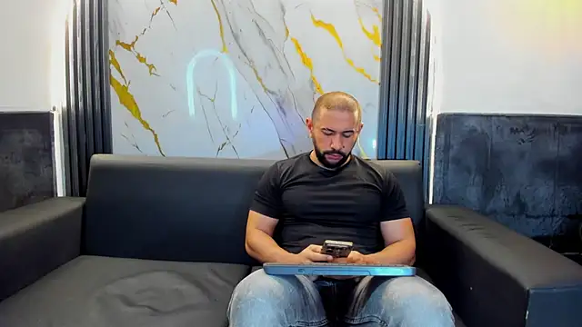 Snapshot of isaac_franko chatting on November 17, 2025, 9:19 pm isaac franko online show from November 17, 2025, 9:19 pm