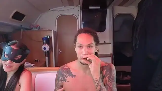 Snapshot of Monk_and_Mia chatting on December 5, 2025, 5:17 am Monk and Mia online show from December 5, 2025, 5:17 am