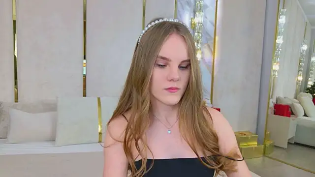 Lili Lohan online show from December 19, 2025, 5:15 pm