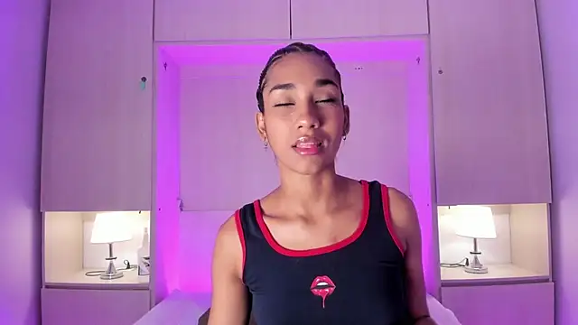 AnahiCollins online show from May 19, 2026, 11:50 am
