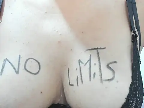 Snapshot of Valentinahot7 chatting on December 5, 2025, 2:26 pm Valentinahot7 online show from December 5, 2025, 2:26 pm