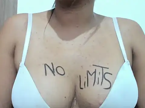 Snapshot of Valentinahot7 chatting on October 2, 2025, 7:06 pm Valentinahot7 online show from October 2, 2025, 7:06 pm