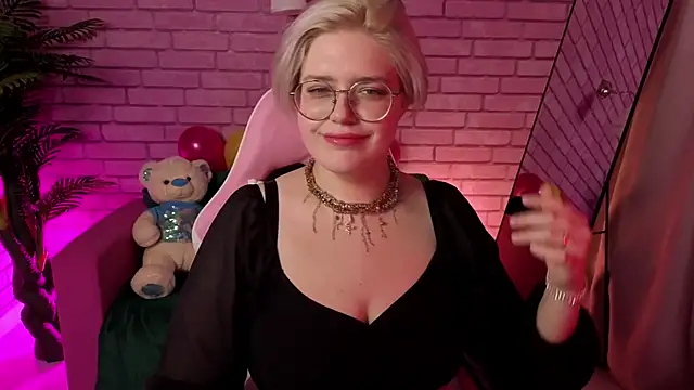 DominiqueSweetie online show from November 25, 2025, 12:16 pm