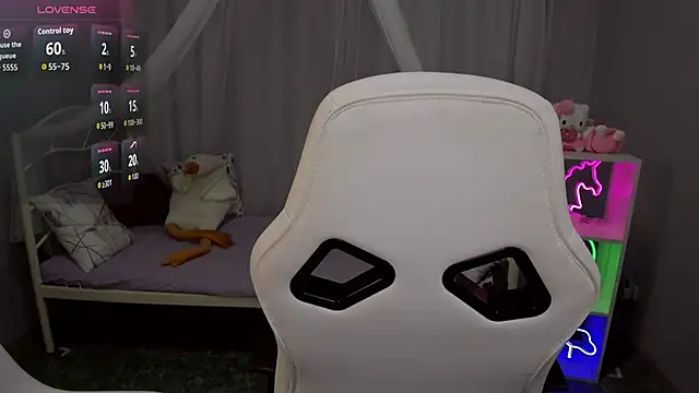 LindaRomero online show from November 9, 2025, 11:14 am