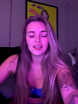 Snapshot of EllieEllxx chatting on October 2, 2025, 8:23 pm EllieEllxx online show from October 2, 2025, 8:23 pm