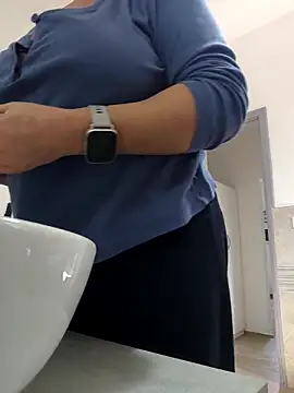 sexyguenda online show from March 21, 2026, 7:53 am