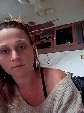 Queen2454 online show from April 11, 2026, 12:51 am