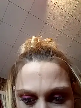 Queen2454 online show from January 19, 2026, 2:21 pm