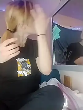 Queen2454 online show from October 20, 2025, 7:58 pm