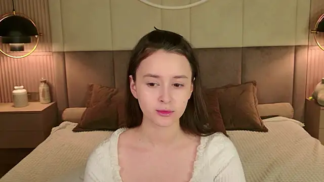 EvaSwen online show from April 14, 2026, 4:01 pm