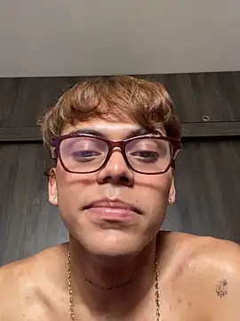 Snapshot of Visael02 chatting on October 7, 2025, 7:48 pm Visael02 online show from October 7, 2025, 7:48 pm