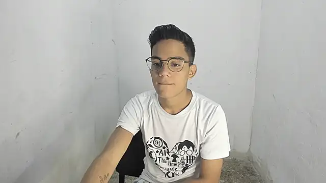 Snapshot of Deivi_colins_23 chatting on October 25, 2025, 2:00 am Deivi colins 23 online show from October 25, 2025, 2:00 am