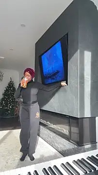 tia   fox online show from December 1, 2025, 5:36 pm