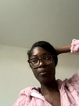 Snapshot of StarElexis chatting on November 15, 2025, 3:49 pm StarElexis online show from November 15, 2025, 3:49 pm