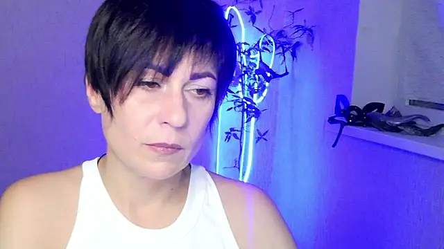 Ashley Brookss online show from December 5, 2025, 3:32 pm